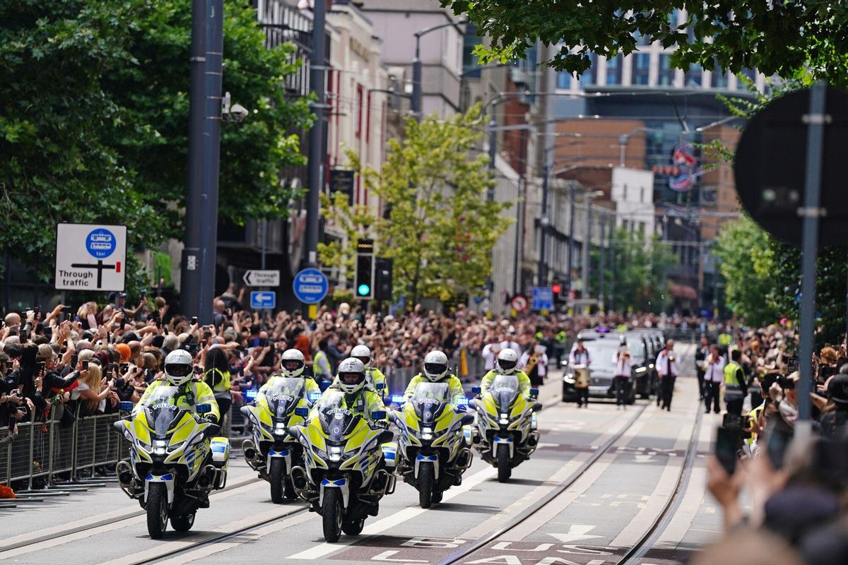Imágenes de la multitudinaria despedida de Ozzy Osbourne en Birmingham.