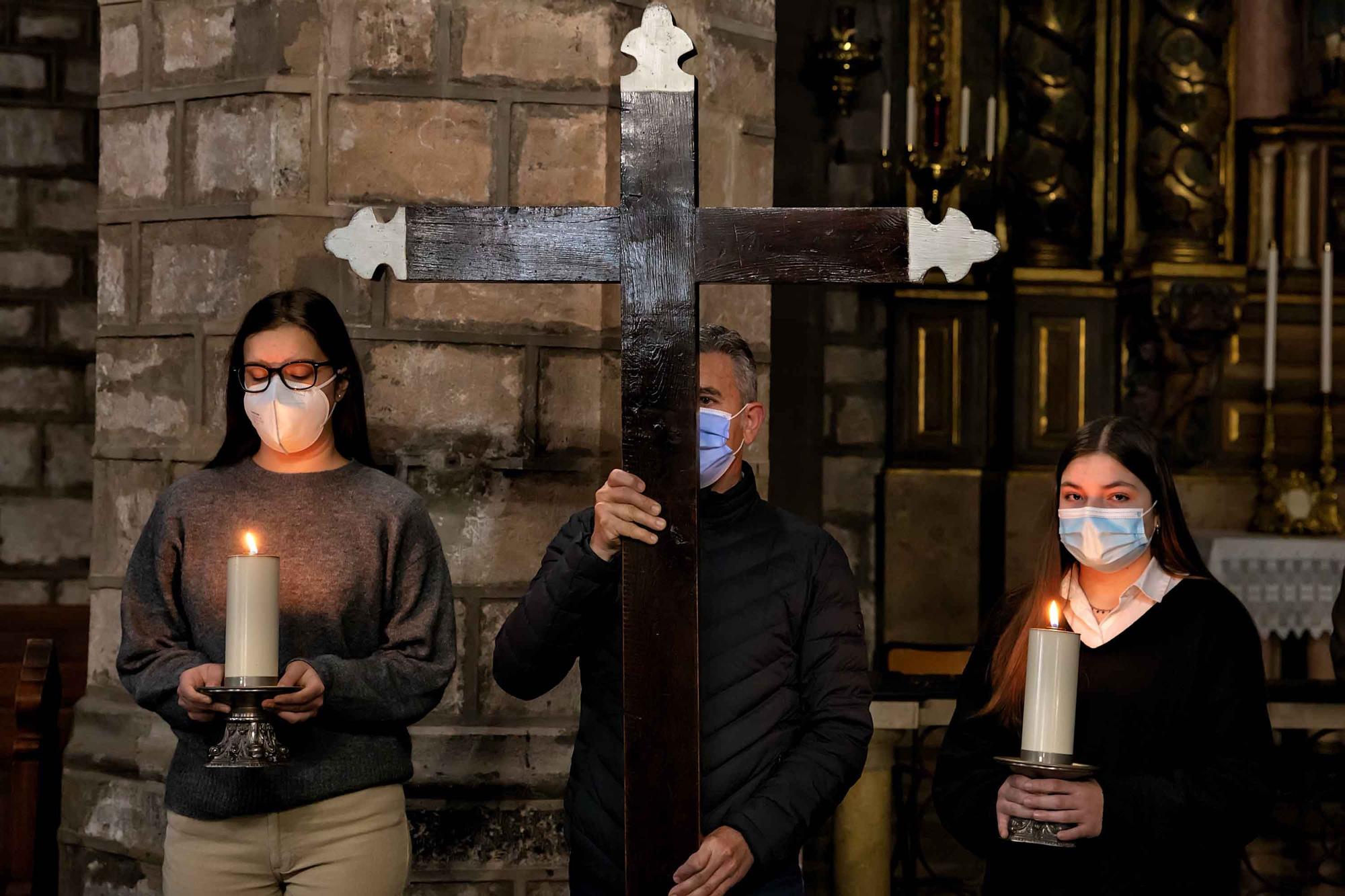 Actos en una Semana Santa de Sagunt que se ha tenido que adaptar a la pandemia.