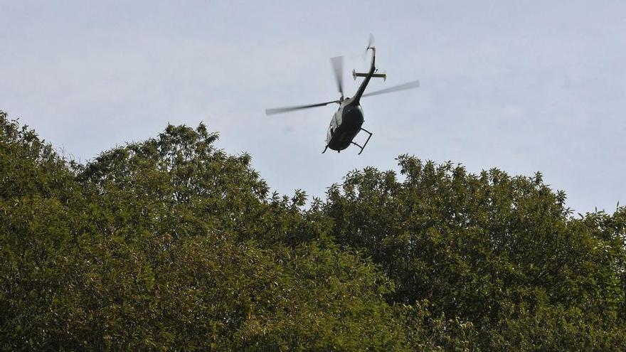 Un helicóptero de la Guardia Civil en pleno rastreo.