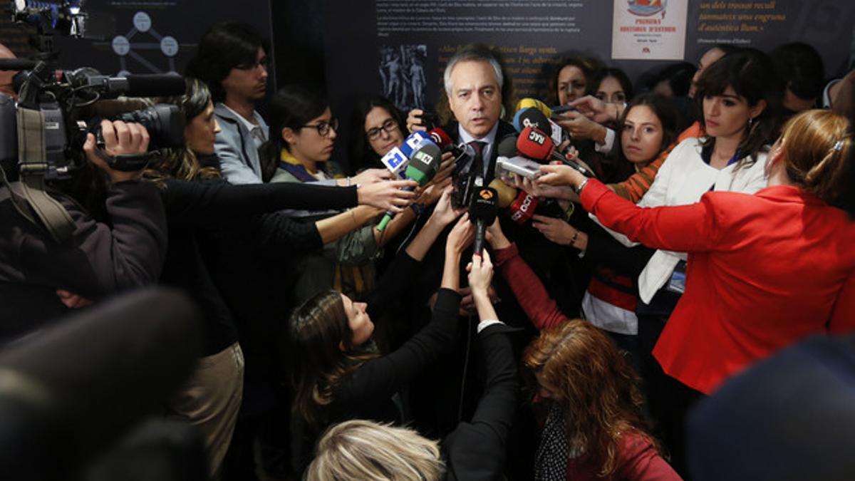 El primer secretario de los socialistas catalanes, Pere Navarro, esta mañana en la sede de la Generalitat en Madrid.