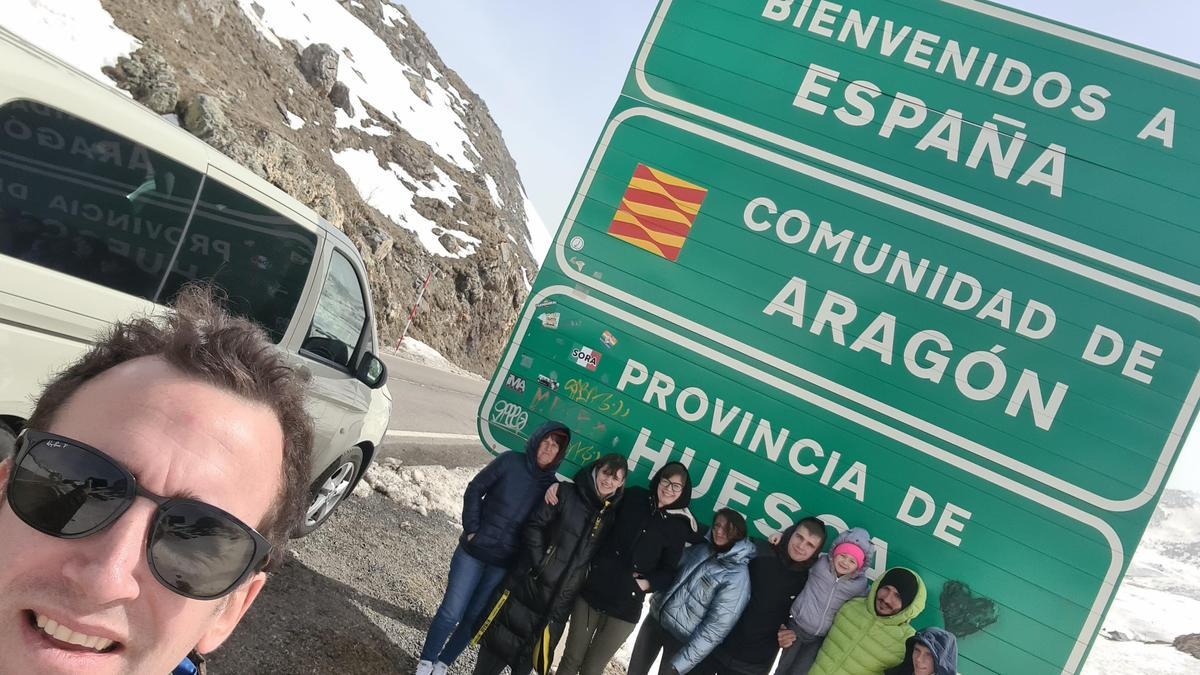 La expedición de Ramón Garín y Ramiro Fumanal tras cruzar la frontera española