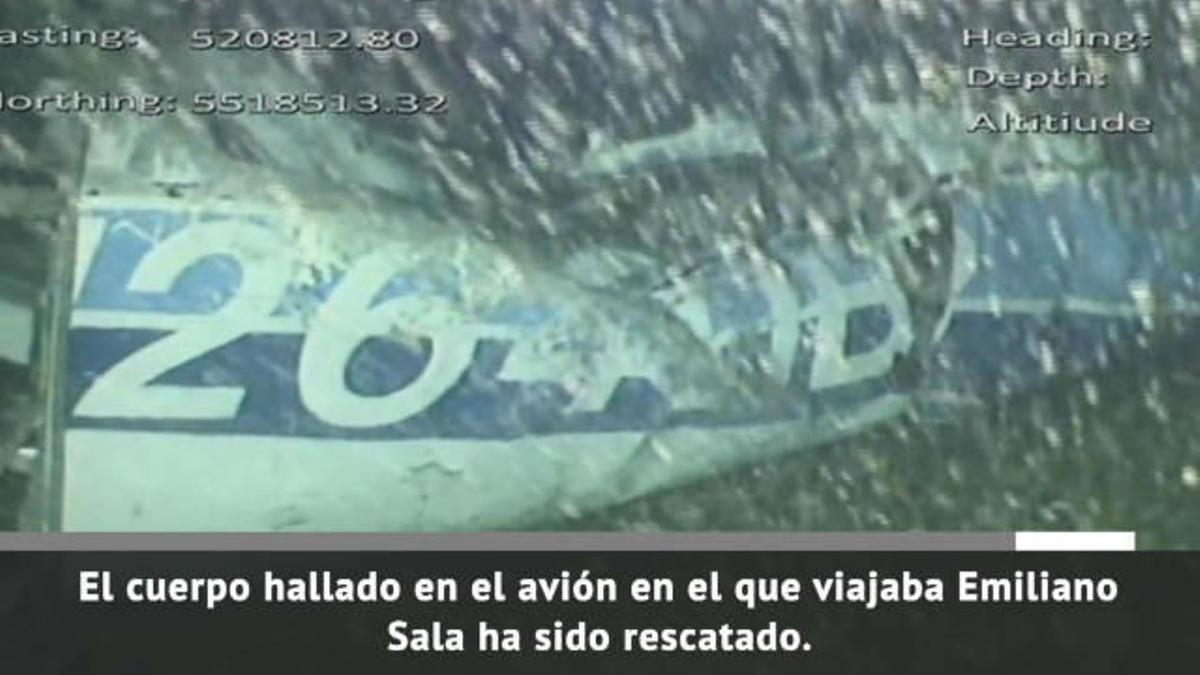 Rescatan el cuerpo del avión de Sala