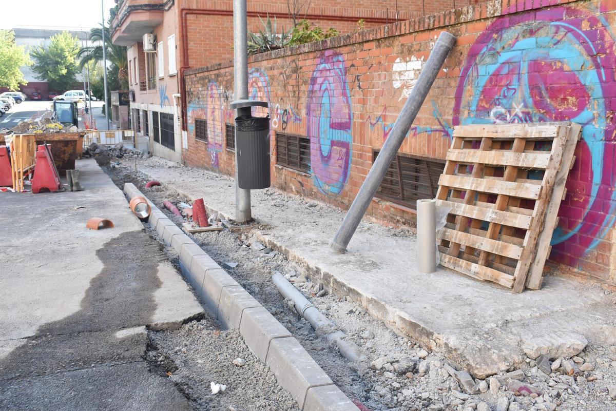 Galería | La calle MédicoSorapán de Cáceres mejora su accesibilidad
