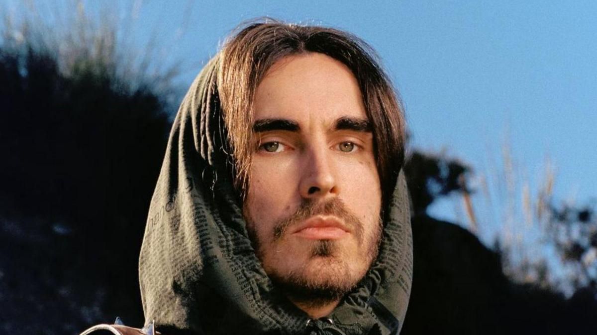 El artista coruñés Carlos Ares. | Cedida