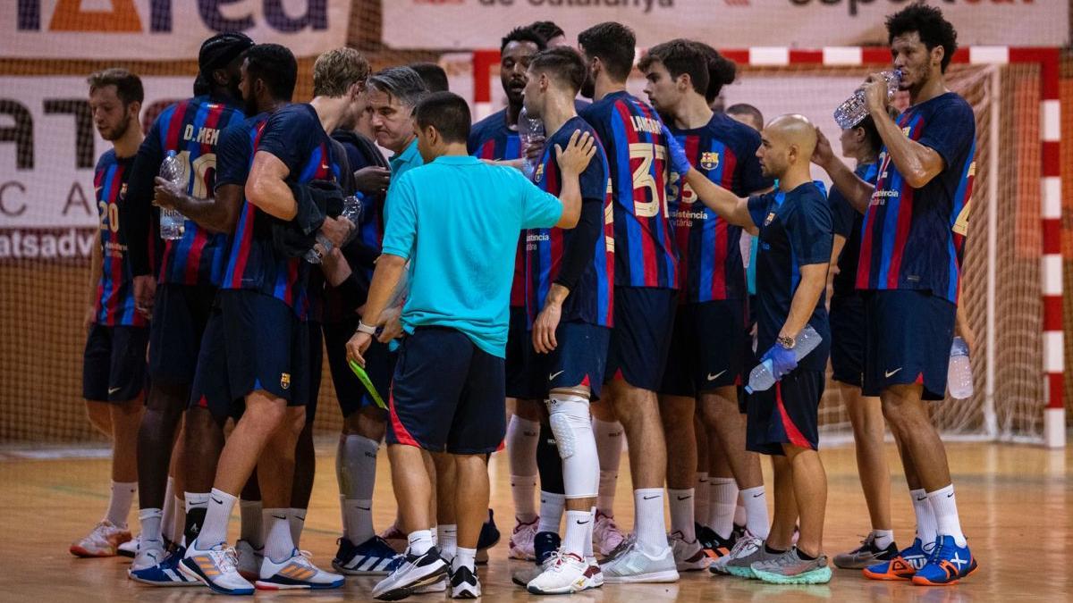 Los jugadores del Barça tras el amistoso ante el Bada Huesca