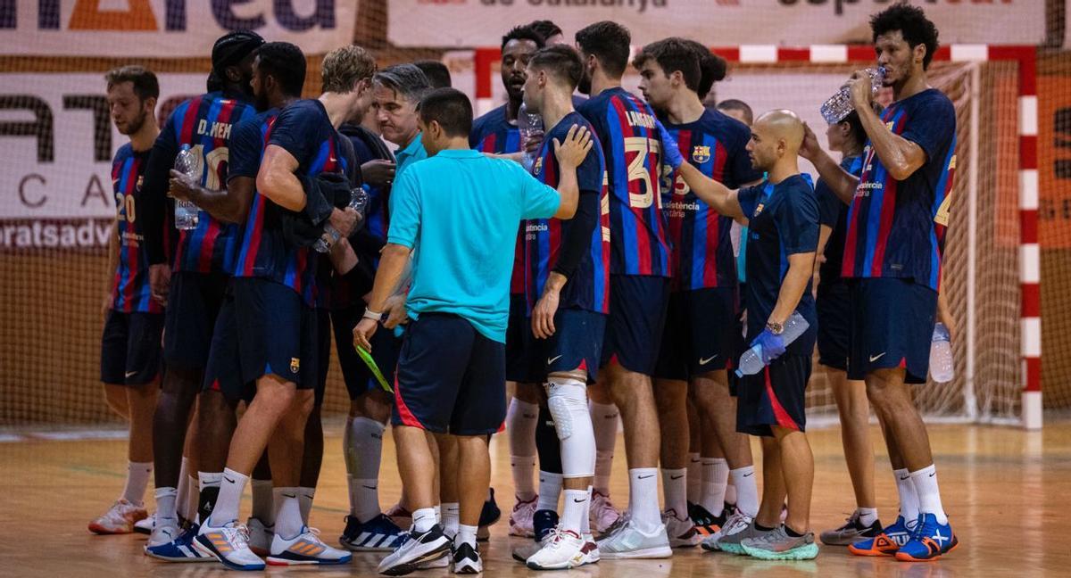 Los jugadores del Barça tras el amistoso ante el Bada Huesca