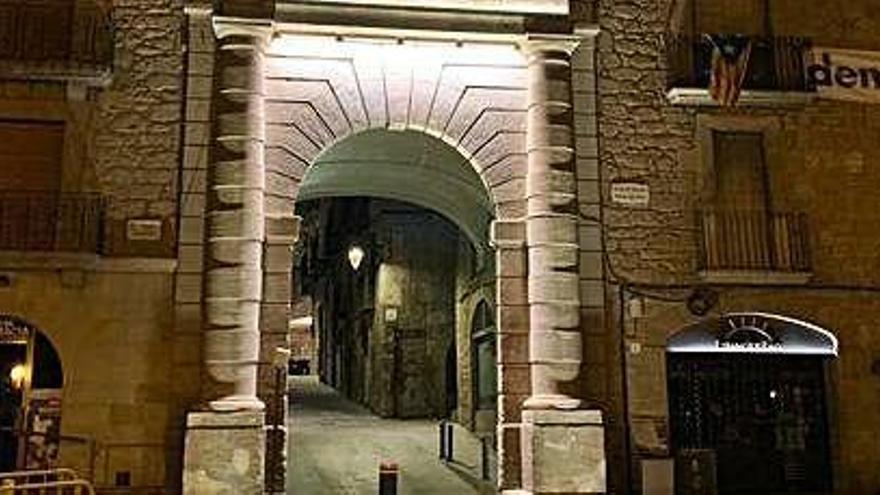 Millores d&#039;il·luminació al portal del Pont de Solsona