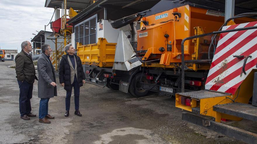 Tres camiones quitanieves y 60.000 kilos de sal: la Diputación lista para liberar a Córdoba de la nieve
