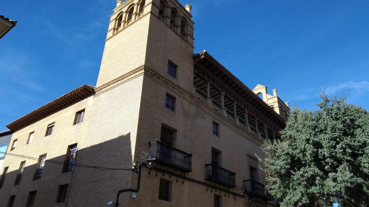 Fachada de la casa consistorial de Huesca, declarada como Bien de Interés Cultural.