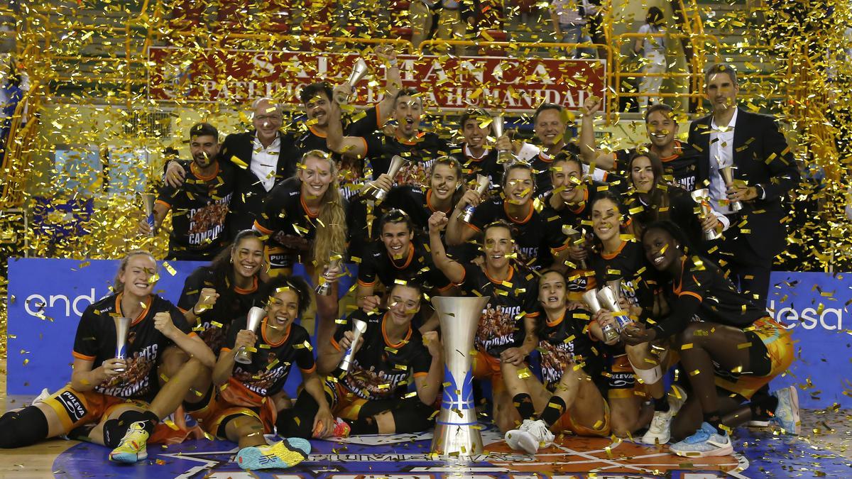 El equipo con el título de campeonas en Salamanca