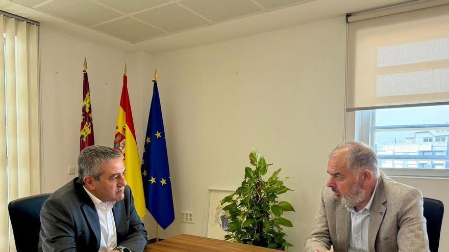 Buendía y los regantes cierran filas contra el recorte del trasvase y exigen que pase por el Congreso