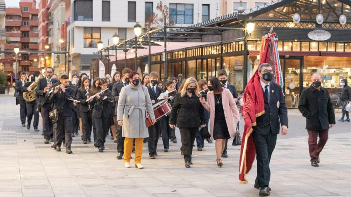 La banda de Beniopa, en un acto en la plaza del Prado de Gandia.
