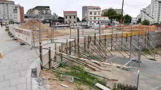 La nueva calle para la intermodal entre las avenidas de A Sardiñeira y Arteixo toma forma al alcanzar el ecuador de la obra