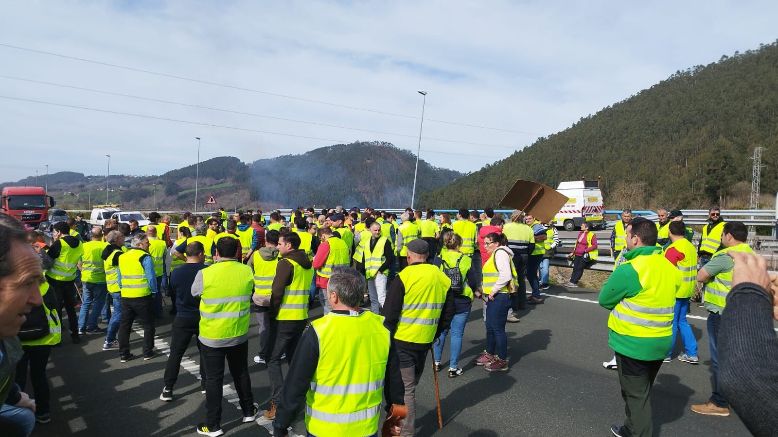 Tractorada en Asturias: el campo sale a protestar por diversas carreteras de la región