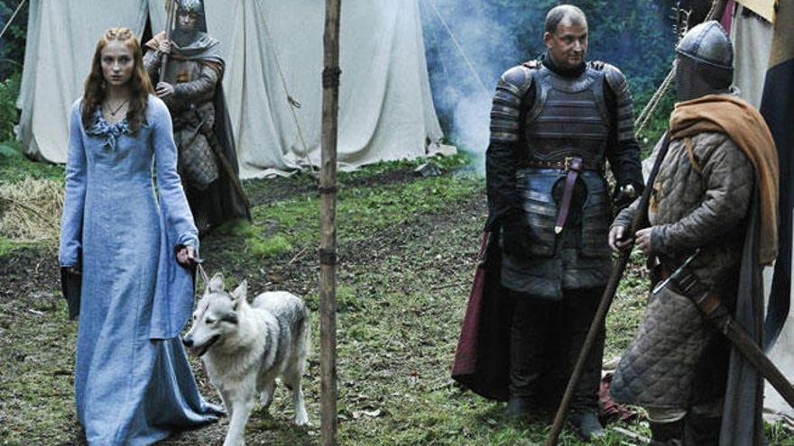 Sansa con Dama en 'Juego de Tronos'.