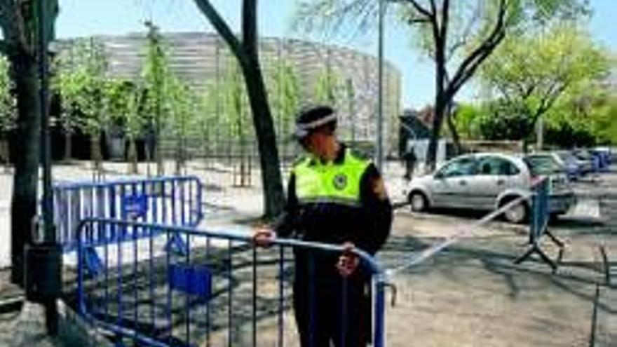 La policía local despeja las vías que recorrerán Felipe y Letizia