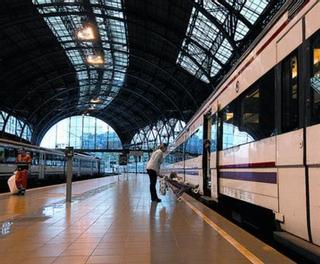 Un fallo en el cerebro de la red deja toda Catalunya sin trenes dos horas