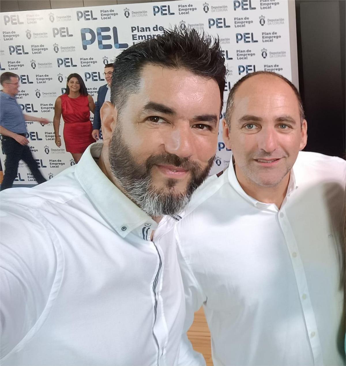 Miguel Ángel Iglesias, dereita, co portavoz municipal do PSOE, Óscar Rial.