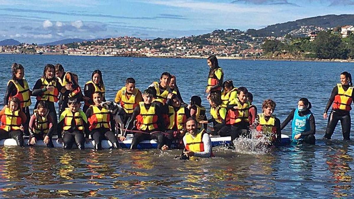 Participantes (arriba) en esta experiencia sobre la tabla (abajo).  | // FDV