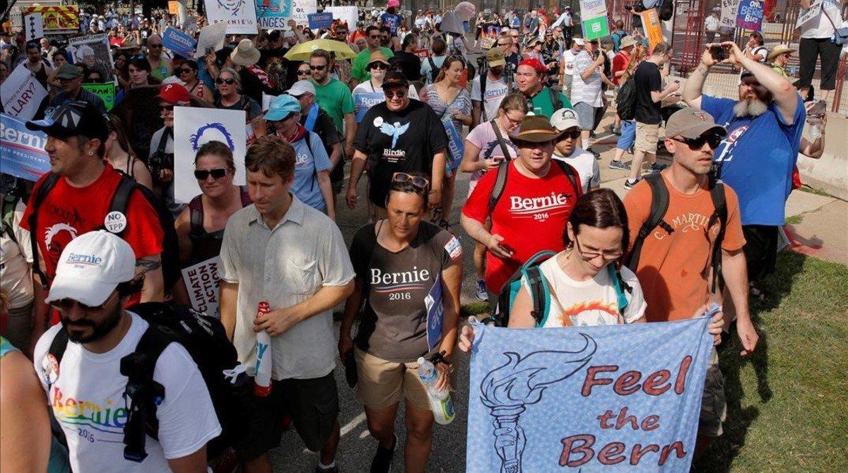 mbenach34806049 protesters march against presumptive democratic presidential160725204132