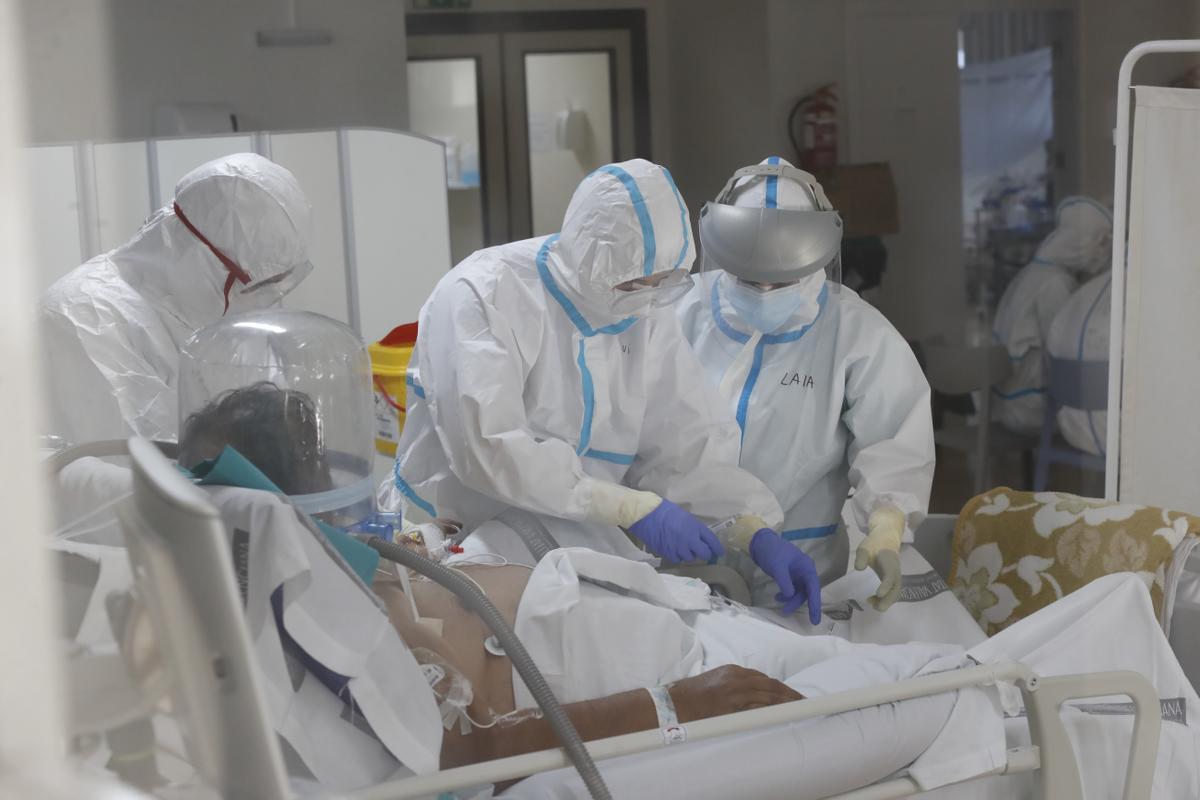 Un paciente ingresado por covid en la UCI del General de Castellón
