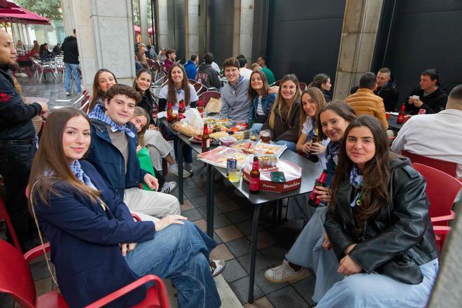 Así se viven las primeras horas de la Magdalena: almuerzos, collas y mesón