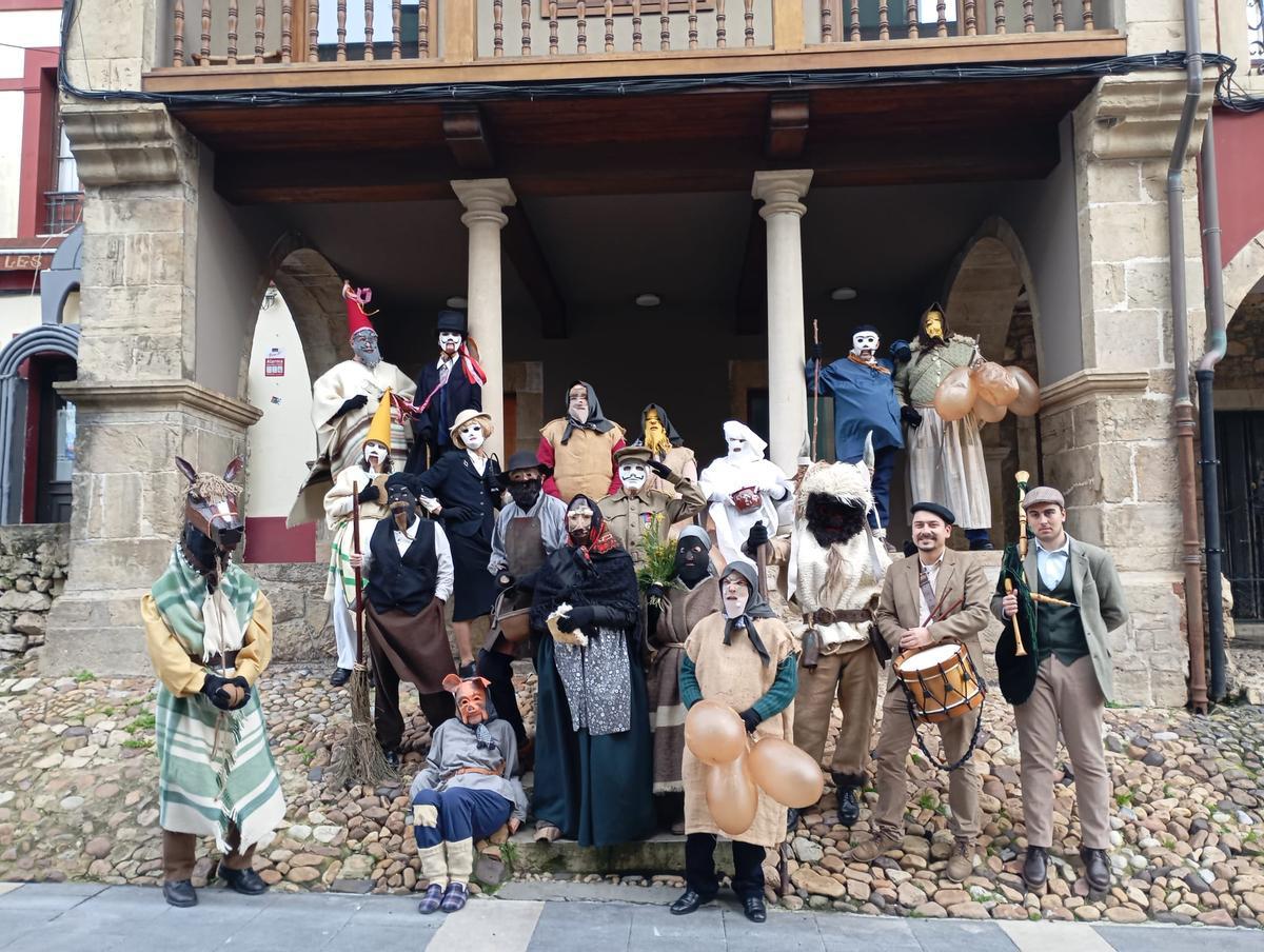 En imágenes: el Antroxu tradicional de Avilés, de pasacalles y comedia