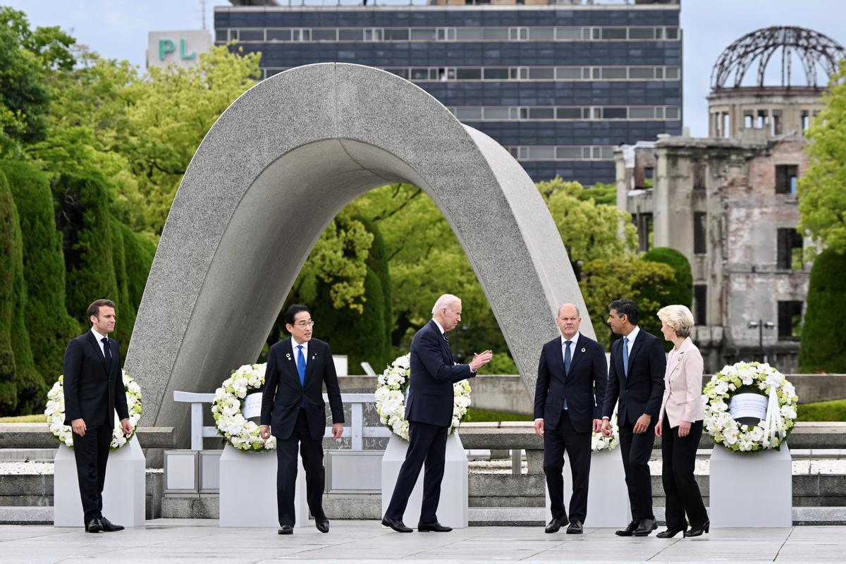 Los líderes del G7 visitan el Memorial Park para las víctimas de la bomba atómica en Hiroshima, entre protestas