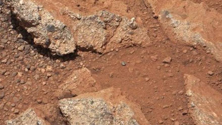 El Curiosity descubre la evidencia de un antiguo cauce de agua en Marte