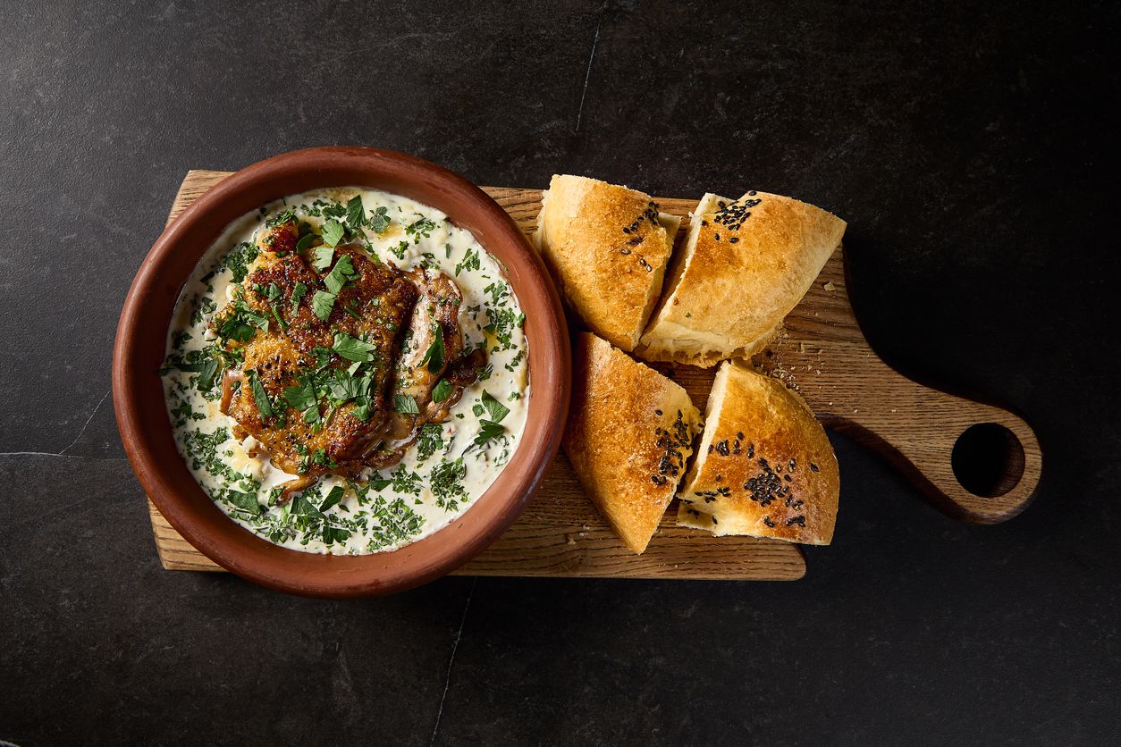 El satsivi es un guiso tradicional que se suele hacer generalmente con pollo.