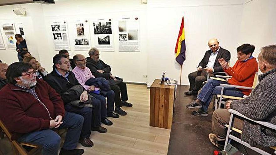 Joan Boada, Cristina Herrando i Raul Valls presenten el llibre a Girona.