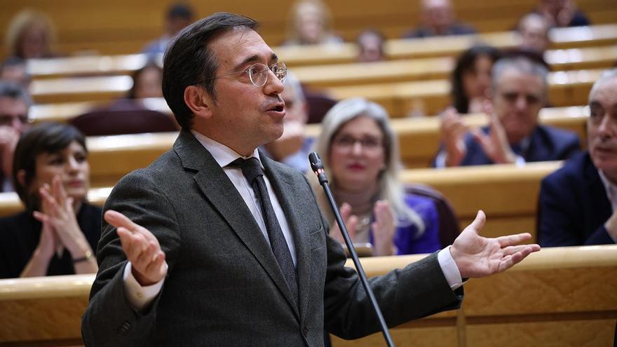 Albares: “Queremos democracia, libertad y derechos para el pueblo iraní, pero esta operación militar no va de democracia en Irán, va de otras cosas”