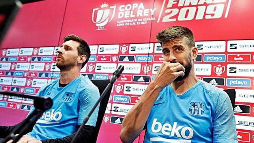 El posat de Leo Messi i de Gerard Piqué va ser de tot menys alegre en la roda de premsa prèvia d&#039;ahir