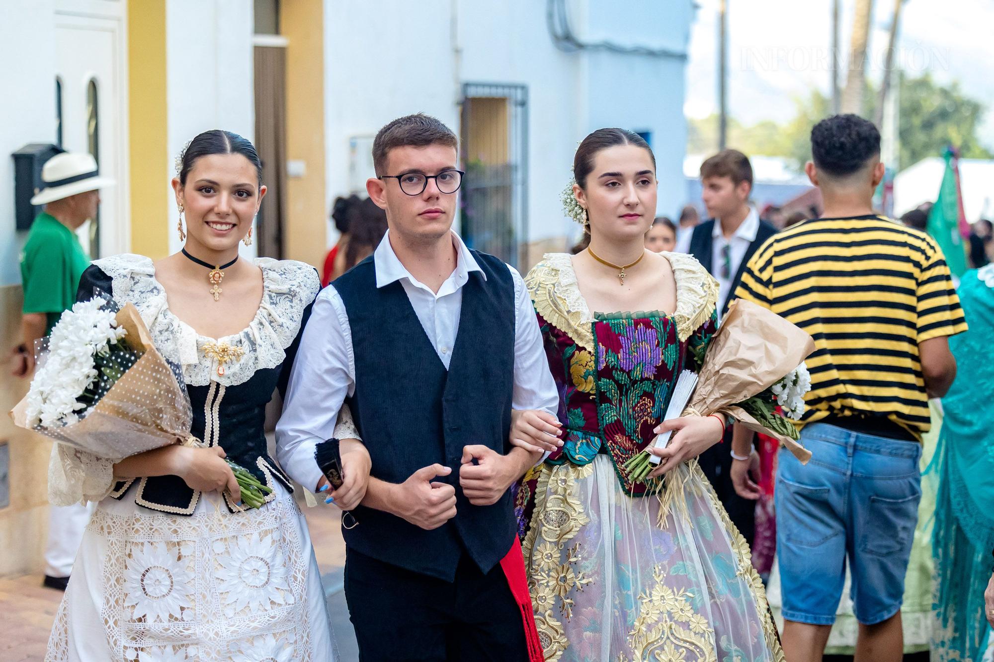 Ofrenda de flores a la Mare de Déu de l'Assumpciò en La Nucía