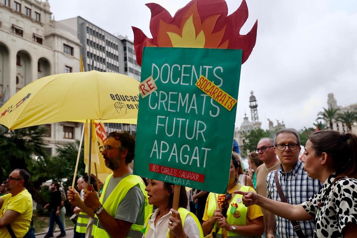Una nueva manifestación reclama la supresión del aforamiento de Mazón.