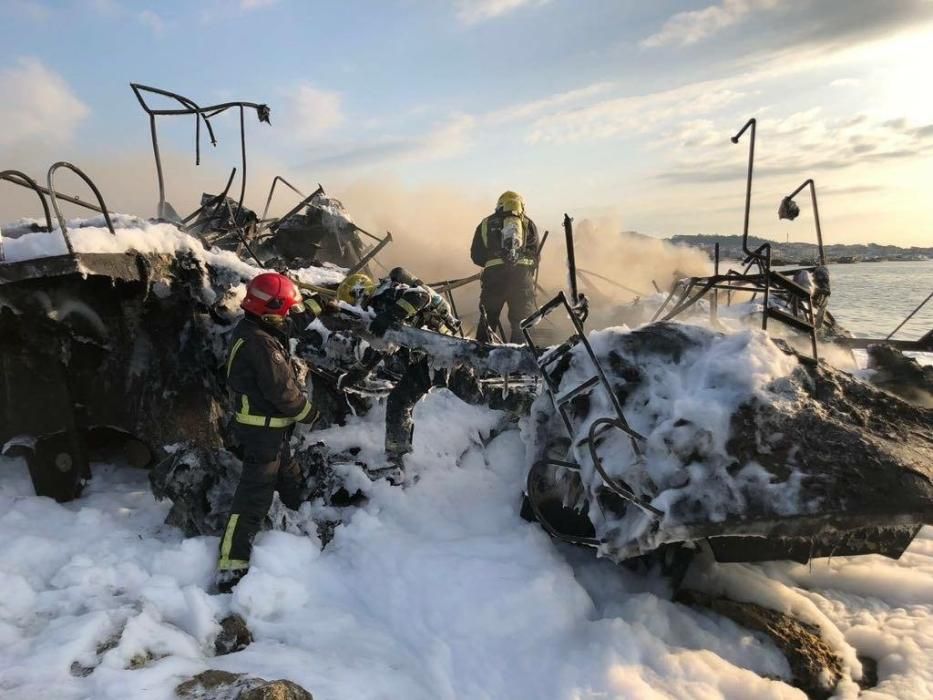 Incendio de un catamarán en Arousa