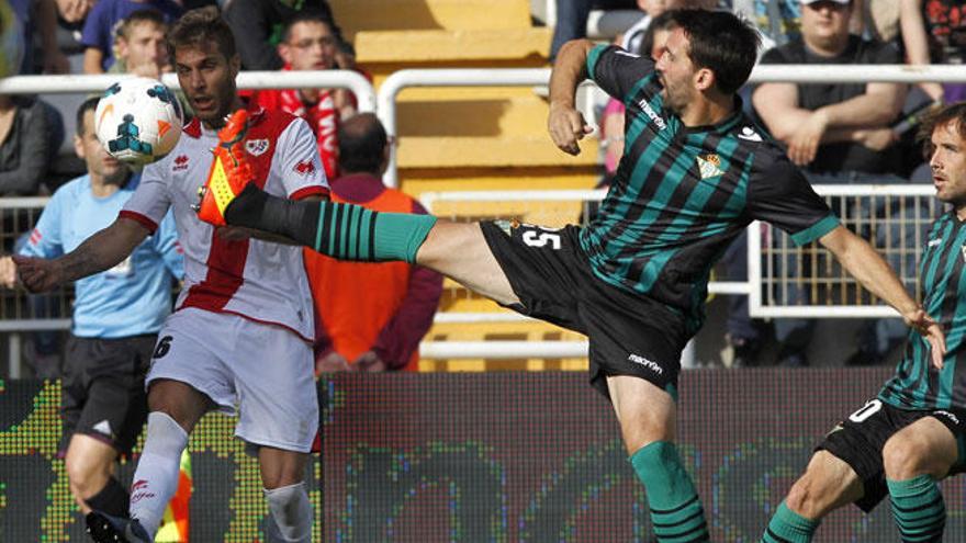 El Rayo asegura su permanencia y el Betis queda sentenciado