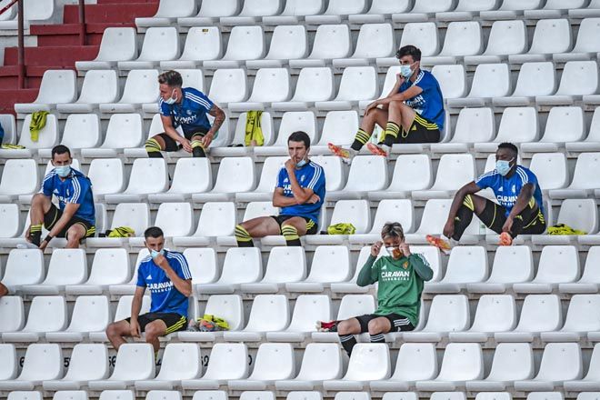 17-07-2020. PartIdo de Liga, sin p�blico y los jugadores del banquillo, con mascarilla.jpg