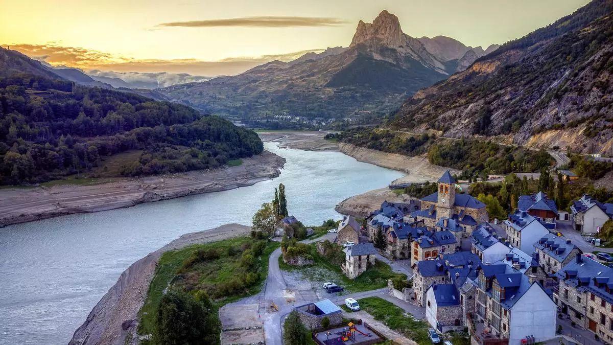 Así es Lanuza, el pueblo español de 'Frozen'.