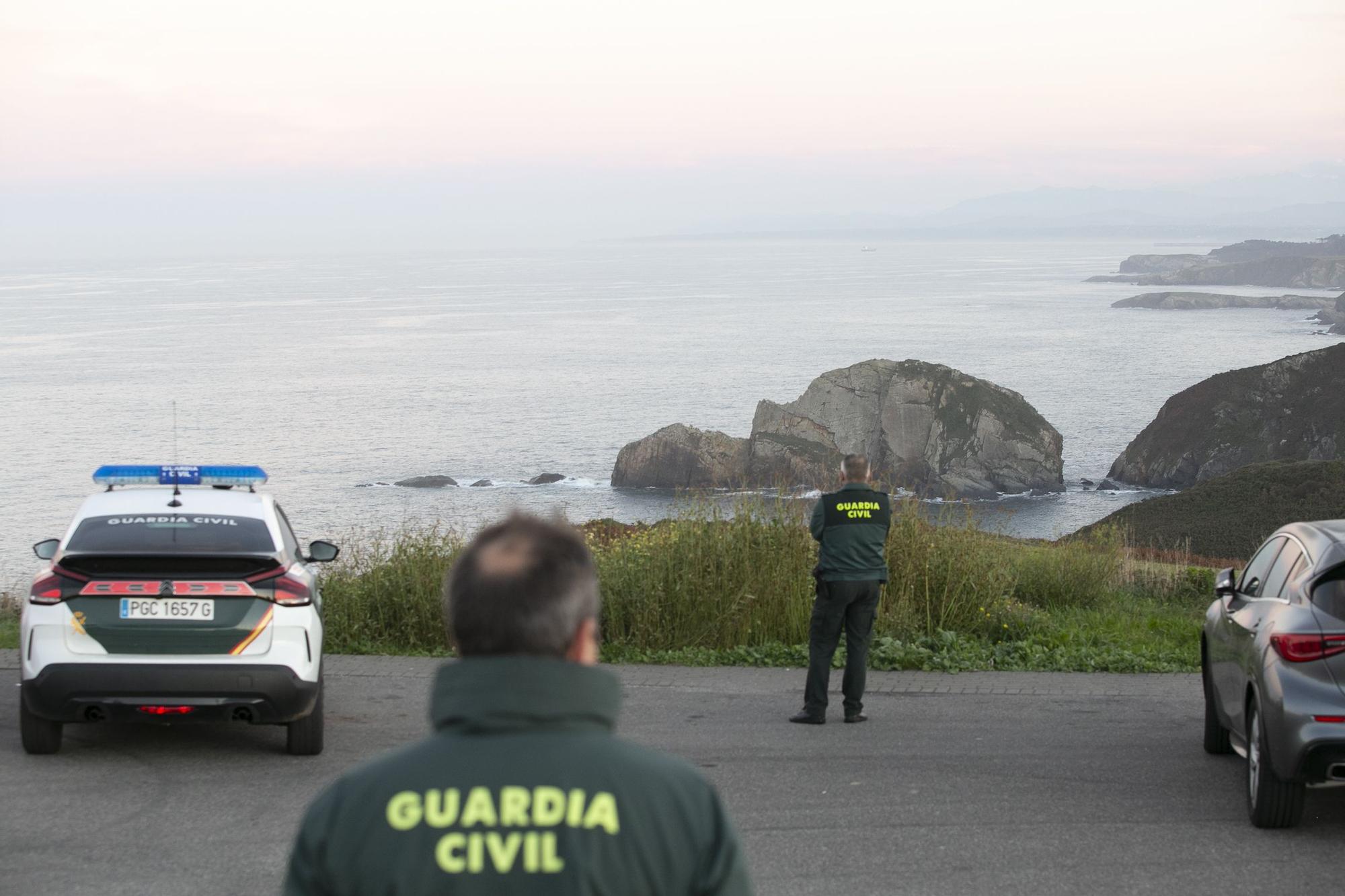 EN IMÁGENES: Operativo de búsqueda de una joven gijonesa en el entorno del cabo Peñas