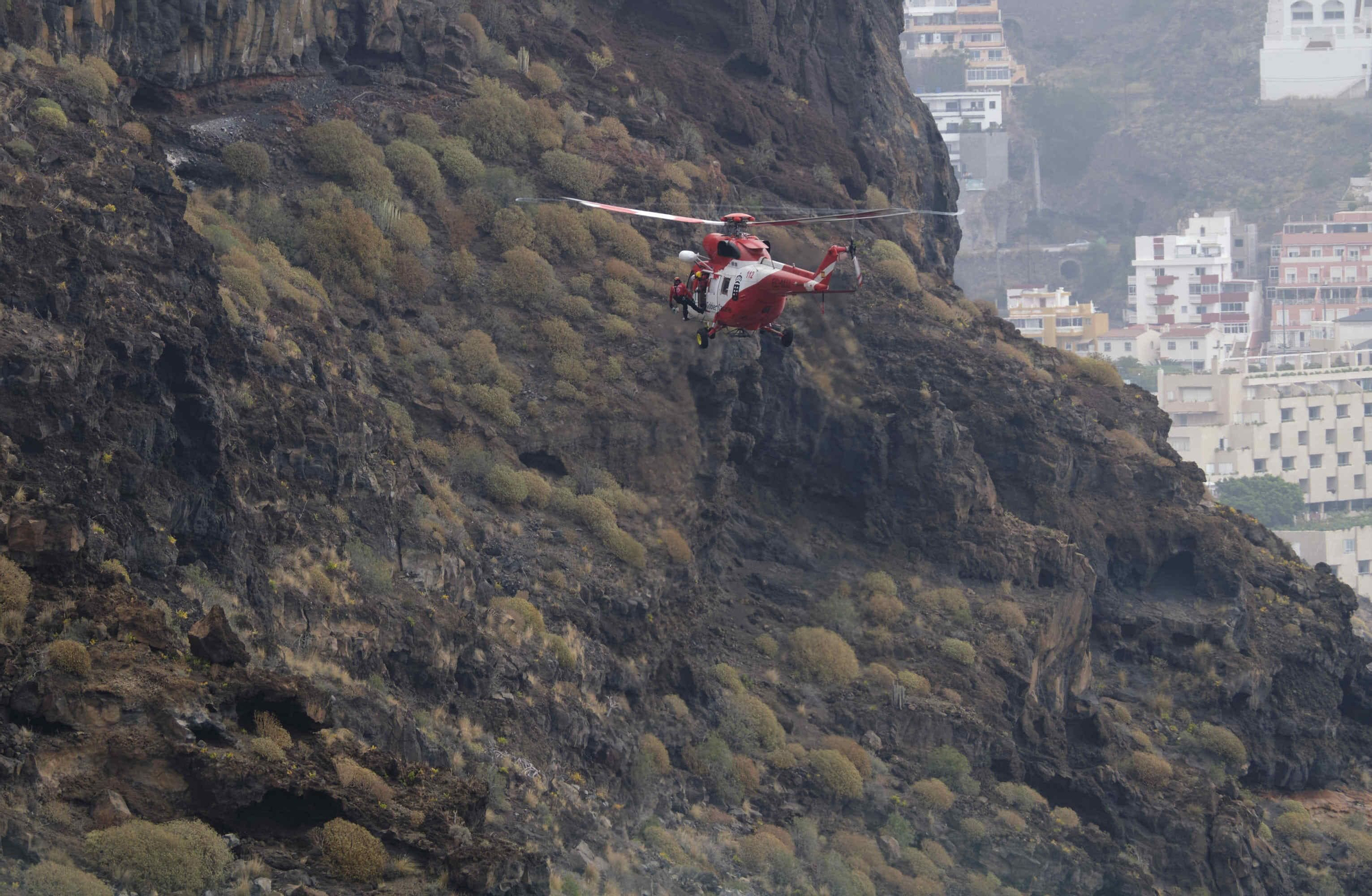 Rescate de los cadáveres de un padre y su hija en Barranco Hondo, en Candelaria