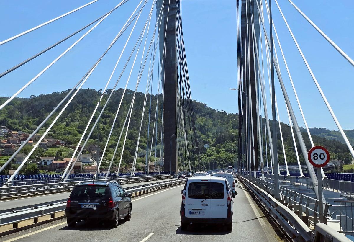 Autopista AP-9 a su paso por el puente de Rande