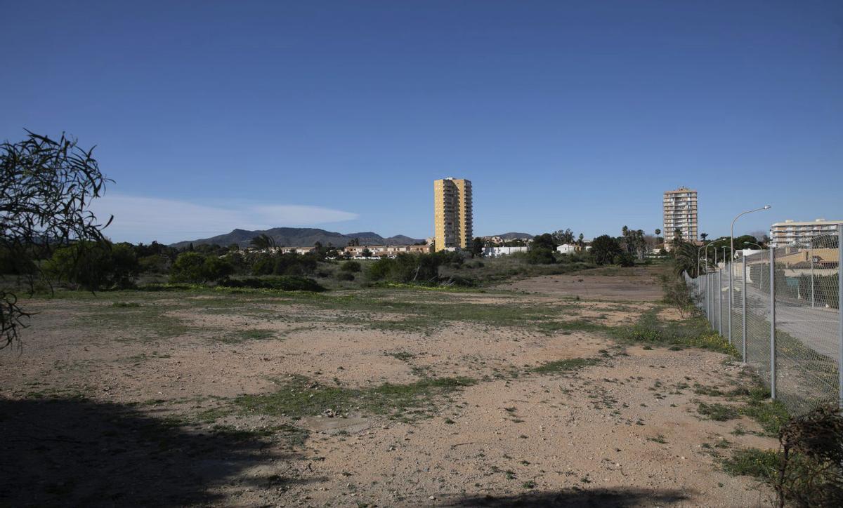 Solar en Islas Menores, uno de los que está afectado por el Plan Urbano.