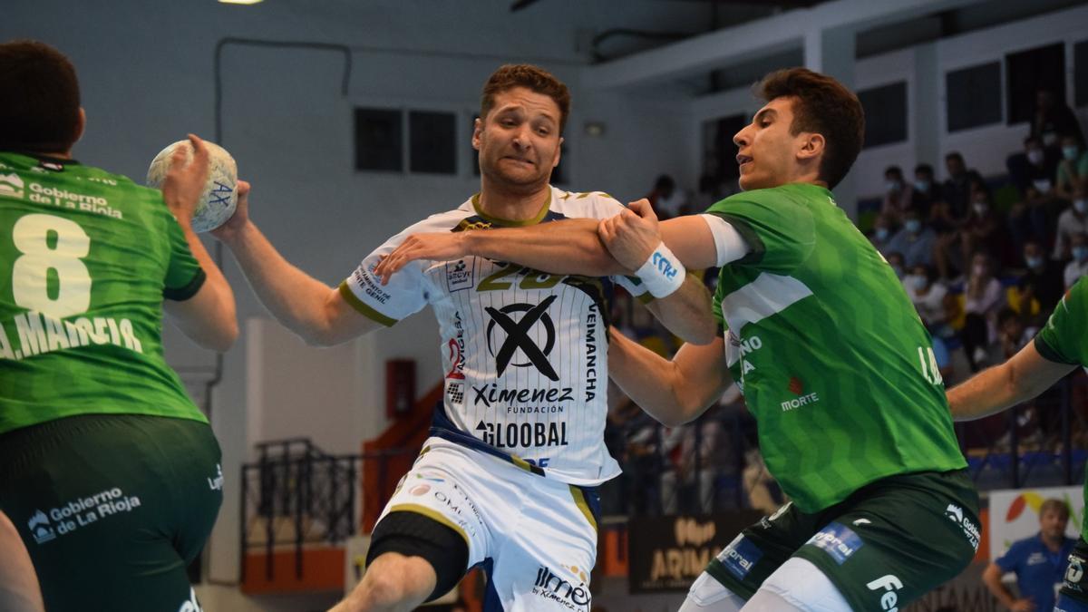 El israelí Chen Pomeranz, del Ángel Ximénez, en el partido ante el Ciudad de Logroño.