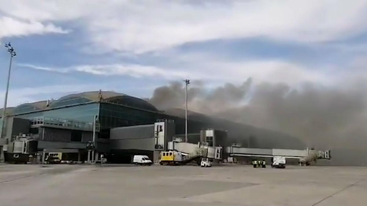 El incendio del aeropuerto de Alicante-Elche está controlado