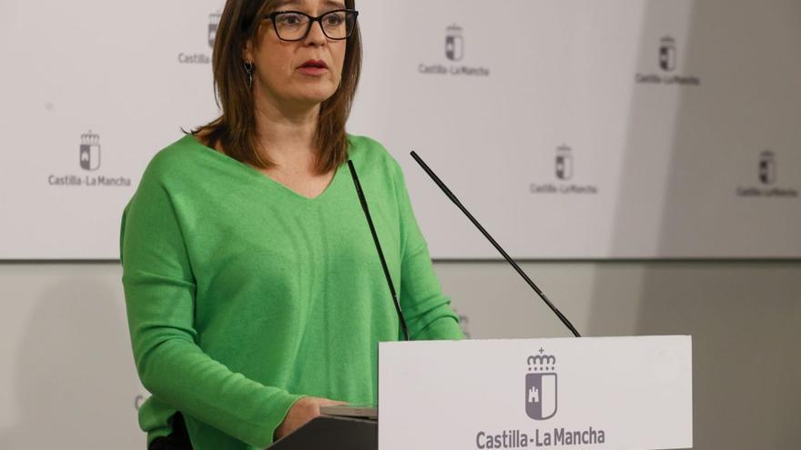 El gobierno de Castilla-La Mancha dice que &quot;el Levante está regando a costa de un río que se agota&quot;