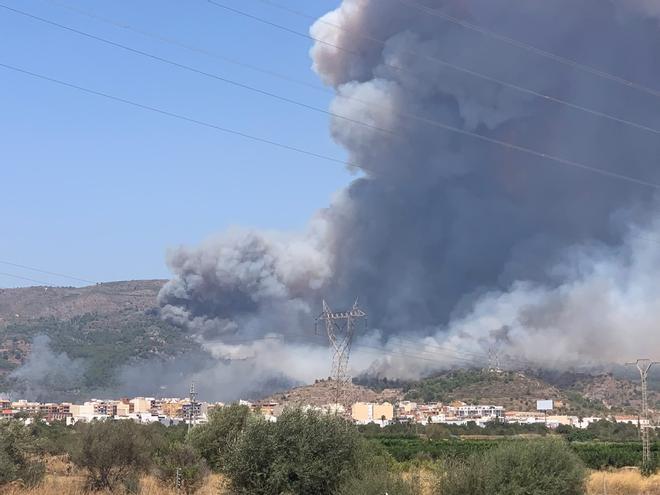 Todas las imágenes del espectacular incendio de la Vall d'Uixó