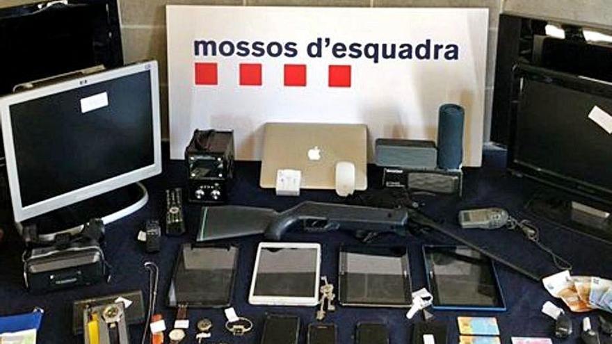 Material decomissat pels Mossos a casa del lladre