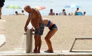 Torre del Mar tendrá las primeras duchas y lavapiés con agua del mar