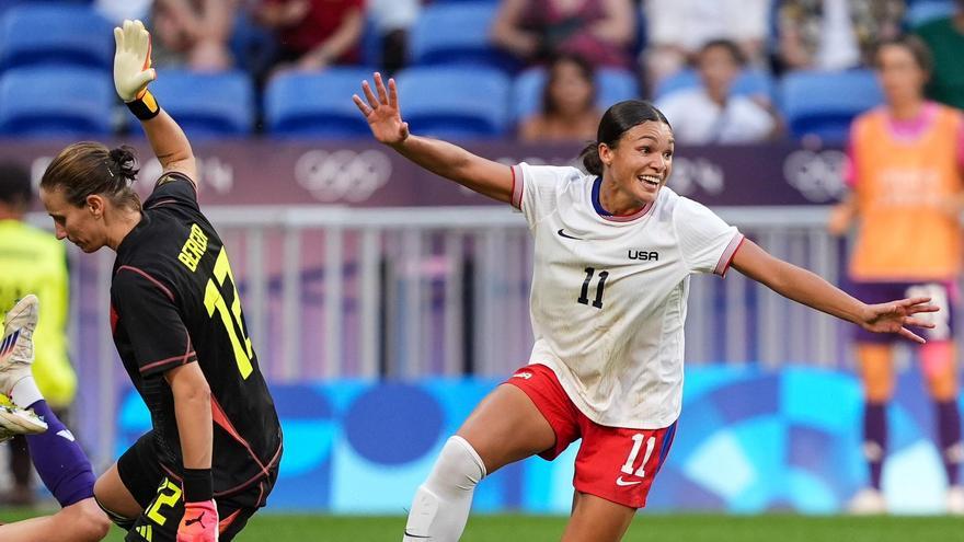 Sopha Smith celebra el gol ante Alemania